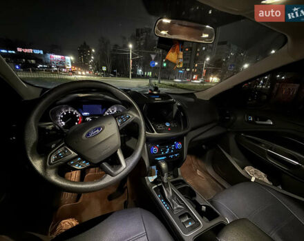 Серый Форд Эскейп, объемом двигателя 2 л и пробегом 165 тыс. км за 13400 $, фото 5 на Automoto.ua