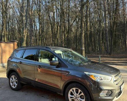 Серый Форд Эскейп, объемом двигателя 2 л и пробегом 103 тыс. км за 13200 $, фото 1 на Automoto.ua