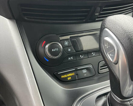 Серый Форд Эскейп, объемом двигателя 2 л и пробегом 211 тыс. км за 9200 $, фото 17 на Automoto.ua