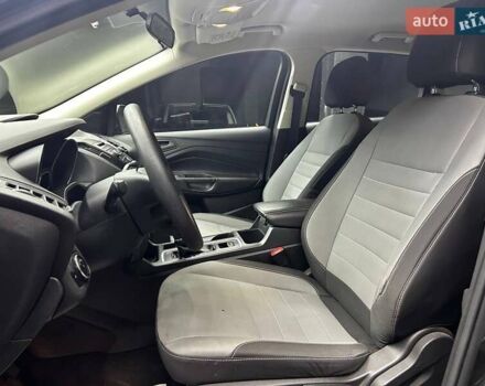 Серый Форд Эскейп, объемом двигателя 2.5 л и пробегом 306 тыс. км за 9800 $, фото 7 на Automoto.ua