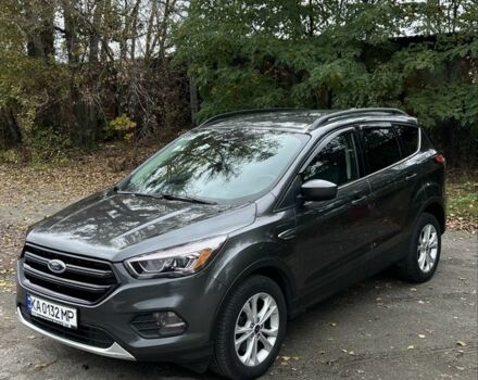 Серый Форд Эскейп, объемом двигателя 2 л и пробегом 220 тыс. км за 12700 $, фото 2 на Automoto.ua