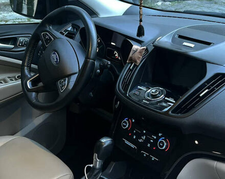 Сірий Форд Ескейп, об'ємом двигуна 1.5 л та пробігом 152 тис. км за 13000 $, фото 23 на Automoto.ua