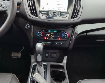 Сірий Форд Ескейп, об'ємом двигуна 2 л та пробігом 204 тис. км за 12200 $, фото 27 на Automoto.ua