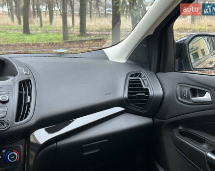 Серый Форд Эскейп, объемом двигателя 1.5 л и пробегом 102 тыс. км за 11500 $, фото 31 на Automoto.ua