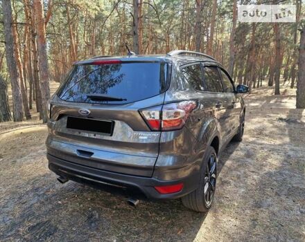 Сірий Форд Ескейп, об'ємом двигуна 2 л та пробігом 110 тис. км за 15400 $, фото 3 на Automoto.ua