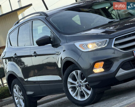 Серый Форд Эскейп, объемом двигателя 1.5 л и пробегом 176 тыс. км за 11999 $, фото 3 на Automoto.ua