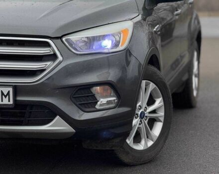 Серый Форд Эскейп, объемом двигателя 1.5 л и пробегом 60 тыс. км за 11500 $, фото 3 на Automoto.ua