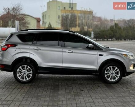 Серый Форд Эскейп, объемом двигателя 1.5 л и пробегом 193 тыс. км за 10999 $, фото 3 на Automoto.ua