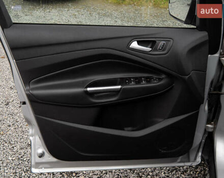 Серый Форд Эскейп, объемом двигателя 2 л и пробегом 33 тыс. км за 15000 $, фото 13 на Automoto.ua