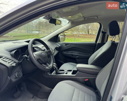 Форд Эскейп 2017 в Белой Церкве на Automoto.ua Серый Форд Эскейп, объемом двигателя 2.5 л и пробегом 195 тыс. км за 12600 $, фото 5 на Automoto.ua