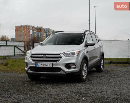 Серый Форд Эскейп, объемом двигателя 2 л и пробегом 33 тыс. км за 15000 $, фото 2 на Automoto.ua