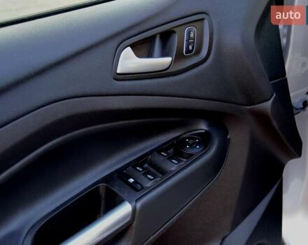 Сірий Форд Ескейп, об'ємом двигуна 2 л та пробігом 137 тис. км за 12900 $, фото 24 на Automoto.ua