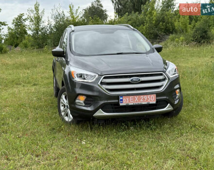 Серый Форд Эскейп, объемом двигателя 2 л и пробегом 230 тыс. км за 11900 $, фото 1 на Automoto.ua