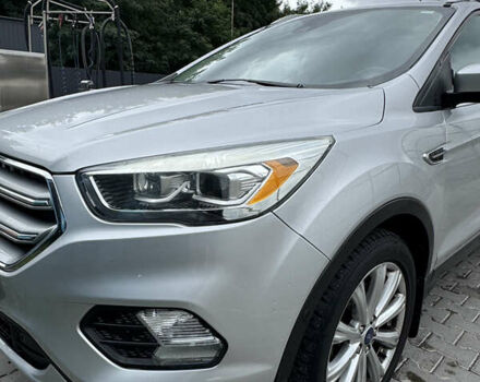 Сірий Форд Ескейп, об'ємом двигуна 1.5 л та пробігом 163 тис. км за 13000 $, фото 3 на Automoto.ua