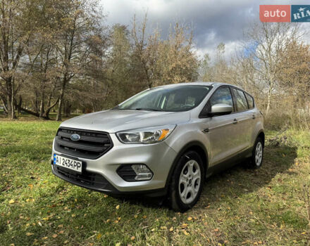 Форд Эскейп 2017 в Белой Церкве на Automoto.ua Серый Форд Эскейп, объемом двигателя 2.5 л и пробегом 195 тыс. км за 12600 $, фото 1 на Automoto.ua