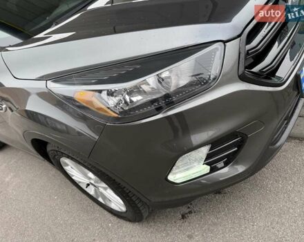 Серый Форд Эскейп, объемом двигателя 2.5 л и пробегом 148 тыс. км за 13500 $, фото 4 на Automoto.ua