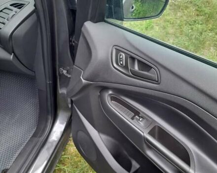 Серый Форд Эскейп, объемом двигателя 2.5 л и пробегом 229 тыс. км за 13300 $, фото 12 на Automoto.ua