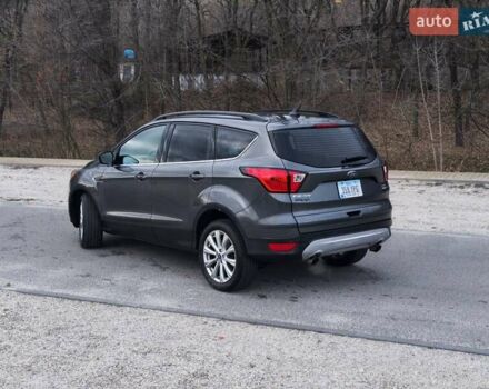 Серый Форд Эскейп, объемом двигателя 0 л и пробегом 122 тыс. км за 13500 $, фото 2 на Automoto.ua