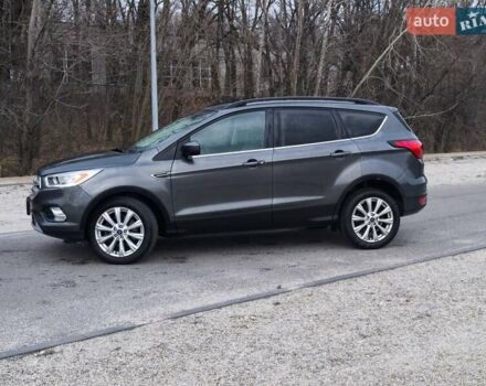 Серый Форд Эскейп, объемом двигателя 0 л и пробегом 122 тыс. км за 13500 $, фото 1 на Automoto.ua