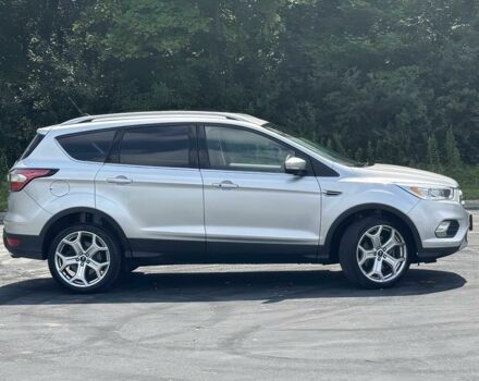 Серый Форд Эскейп, объемом двигателя 2 л и пробегом 45 тыс. км за 8500 $, фото 3 на Automoto.ua