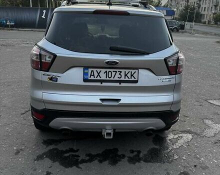 Серый Форд Эскейп, объемом двигателя 2 л и пробегом 81 тыс. км за 17300 $, фото 3 на Automoto.ua