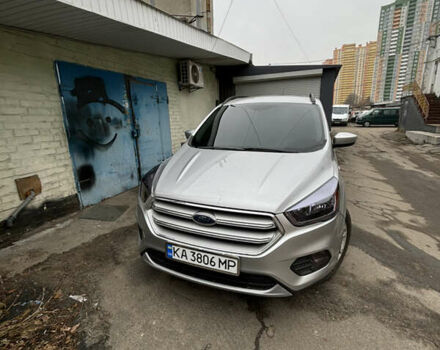 Серый Форд Эскейп, объемом двигателя 1.5 л и пробегом 97 тыс. км за 11000 $, фото 1 на Automoto.ua