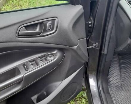 Серый Форд Эскейп, объемом двигателя 2.5 л и пробегом 229 тыс. км за 13300 $, фото 21 на Automoto.ua