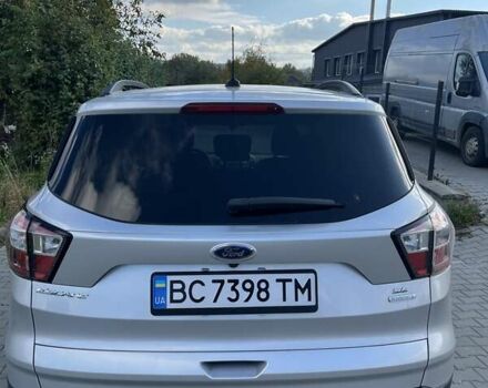 Серый Форд Эскейп, объемом двигателя 2 л и пробегом 231 тыс. км за 12100 $, фото 3 на Automoto.ua