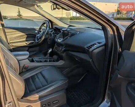 Сірий Форд Ескейп, об'ємом двигуна 2 л та пробігом 154 тис. км за 13500 $, фото 4 на Automoto.ua