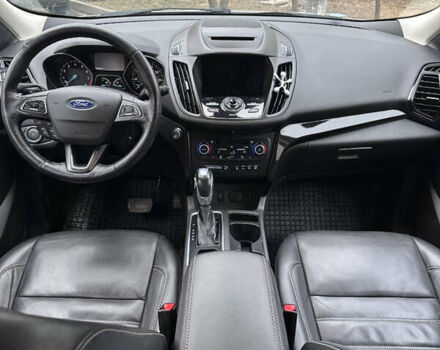 Серый Форд Эскейп, объемом двигателя 2 л и пробегом 137 тыс. км за 14999 $, фото 6 на Automoto.ua
