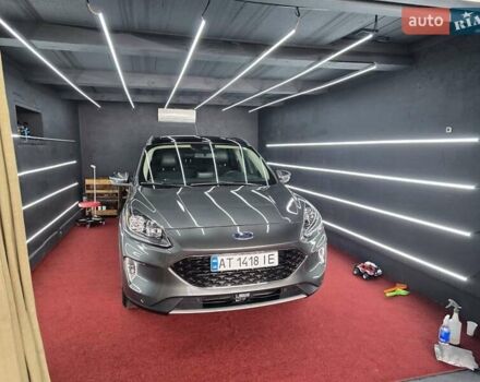 Серый Форд Эскейп, объемом двигателя 2 л и пробегом 137 тыс. км за 18450 $, фото 2 на Automoto.ua