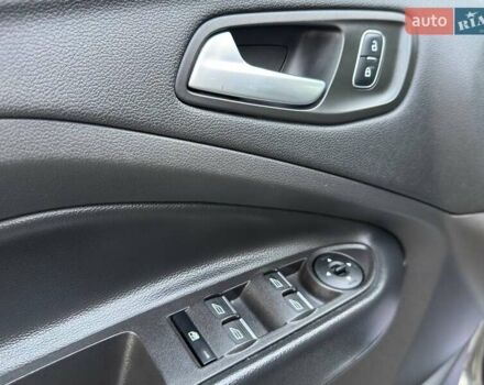 Серый Форд Эскейп, объемом двигателя 1.5 л и пробегом 156 тыс. км за 14700 $, фото 10 на Automoto.ua