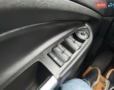 Серый Форд Эскейп, объемом двигателя 1.5 л и пробегом 138 тыс. км за 13500 $, фото 12 на Automoto.ua