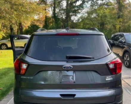 Сірий Форд Ескейп, об'ємом двигуна 1.5 л та пробігом 40 тис. км за 10000 $, фото 3 на Automoto.ua