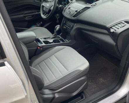 Серый Форд Эскейп, объемом двигателя 2.5 л и пробегом 81 тыс. км за 14600 $, фото 12 на Automoto.ua