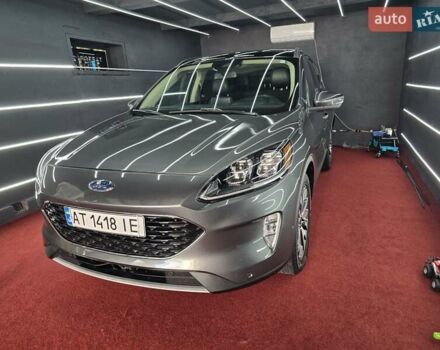 Серый Форд Эскейп, объемом двигателя 2 л и пробегом 137 тыс. км за 18450 $, фото 4 на Automoto.ua