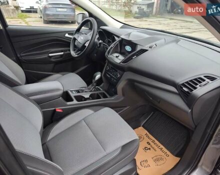 Серый Форд Эскейп, объемом двигателя 1.5 л и пробегом 138 тыс. км за 13500 $, фото 1 на Automoto.ua