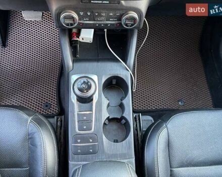 Серый Форд Эскейп, объемом двигателя 2 л и пробегом 49 тыс. км за 18250 $, фото 22 на Automoto.ua