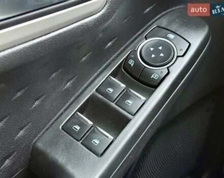 Сірий Форд Ескейп, об'ємом двигуна 1.5 л та пробігом 115 тис. км за 18000 $, фото 24 на Automoto.ua