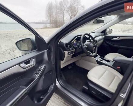 Серый Форд Эскейп, объемом двигателя 2.5 л и пробегом 215 тыс. км за 21000 $, фото 6 на Automoto.ua