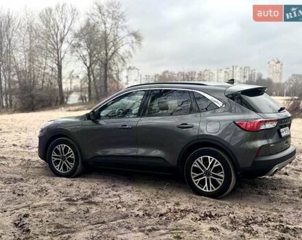 Серый Форд Эскейп, объемом двигателя 2.5 л и пробегом 215 тыс. км за 21000 $, фото 1 на Automoto.ua