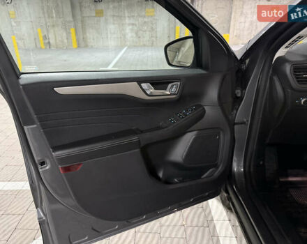 Серый Форд Эскейп, объемом двигателя 1.5 л и пробегом 139 тыс. км за 14200 $, фото 26 на Automoto.ua