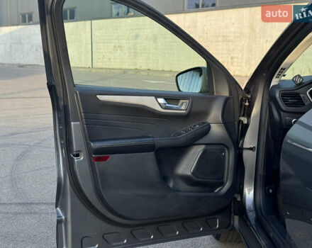 Серый Форд Эскейп, объемом двигателя 1.5 л и пробегом 154 тыс. км за 16399 $, фото 9 на Automoto.ua