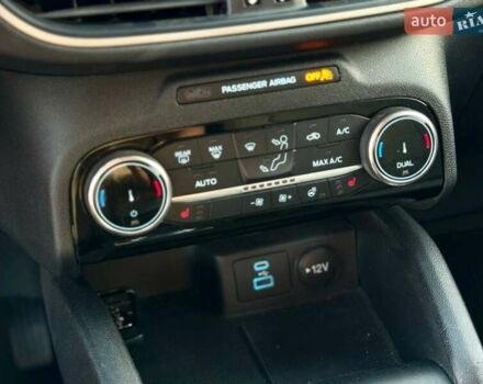 Сірий Форд Ескейп, об'ємом двигуна 1.5 л та пробігом 33 тис. км за 16500 $, фото 7 на Automoto.ua