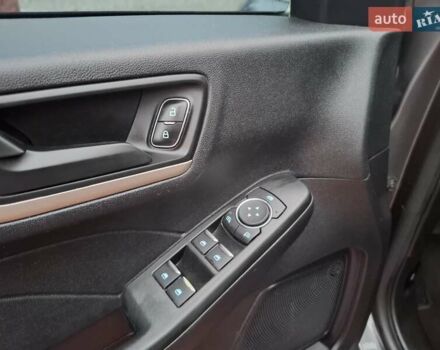 Сірий Форд Ескейп, об'ємом двигуна 1.5 л та пробігом 63 тис. км за 15000 $, фото 11 на Automoto.ua