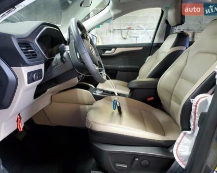 Серый Форд Эскейп, объемом двигателя 0 л и пробегом 32 тыс. км за 9396 $, фото 6 на Automoto.ua