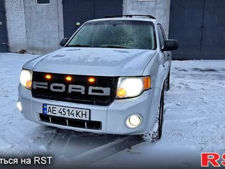 Серый Форд Эскейп, объемом двигателя 2.5 л и пробегом 330 тыс. км за 8800 $, фото 1 на Automoto.ua