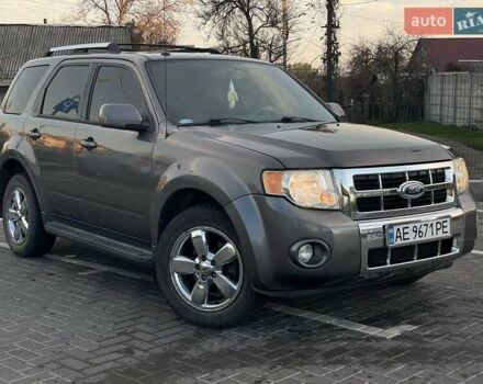 Серый Форд Эскейп, объемом двигателя 3 л и пробегом 208 тыс. км за 8700 $, фото 1 на Automoto.ua
