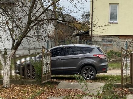 Серый Форд Эскейп, объемом двигателя 0 л и пробегом 240 тыс. км за 11000 $, фото 1 на Automoto.ua