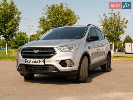 Форд Ескейп 2017 у Києві на Automoto.ua Сірий Форд Ескейп, об'ємом двигуна 2 л та пробігом 120 тис. км за 11000 $, фото 1 на Automoto.ua